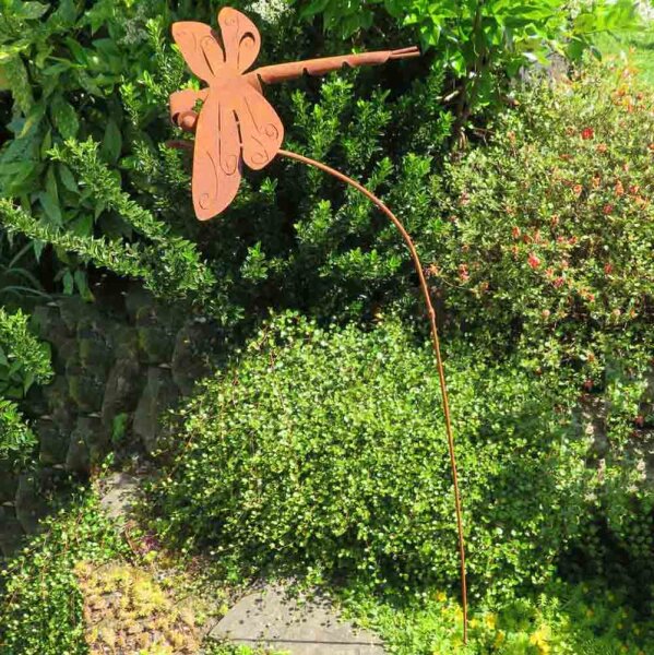 Edelrost Gartenstecker Beetstecker Stecker schwingende Libelle